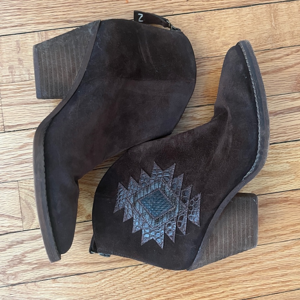 Zodiac brown suede booties sz 6